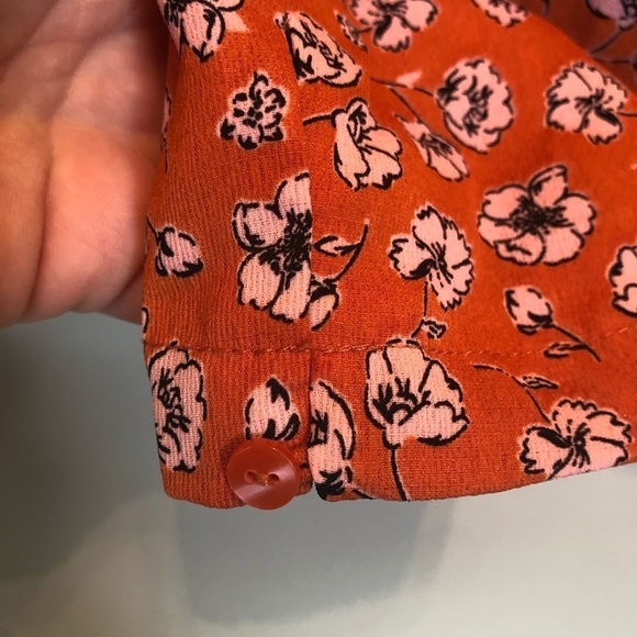 2$/15 Forever 21 - Floral Blouse - Picture 5 of 6